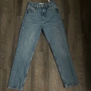 Zara Women's Straight Leg Jeans in Light Blue Wash